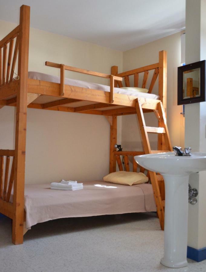 Auberge De Douglastown Gaspe Room photo